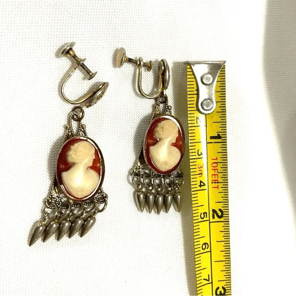Vintage Gold Tone Acrylic Cameo Screw Back Earrings - Picture 7 of 7